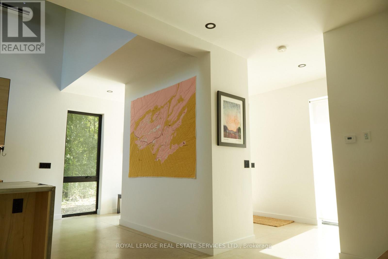 












372 PRINYERS COVE CRESCENT

,
Prince Edward County,




Ontario
K0K2T0

