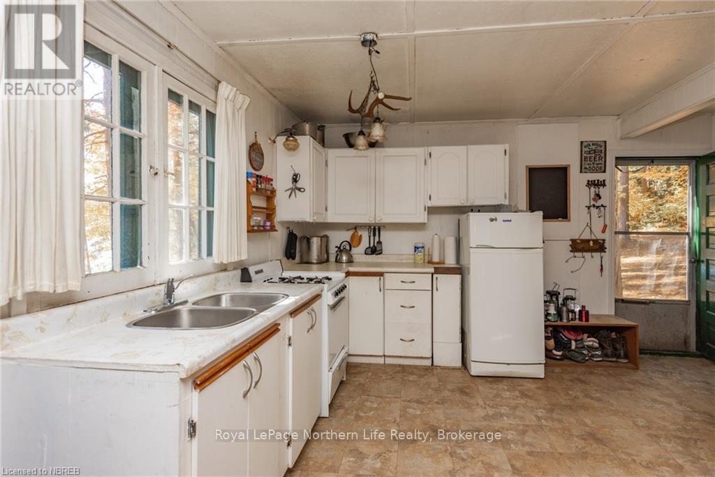 












3138 STURGEON LAKE ROAD

,
Papineau-Cameron (Papineau Cameron),




Ontario
P0H1V0

