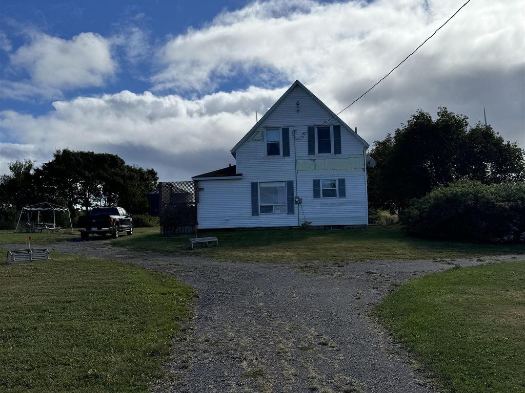 












5917 Northside Road

,
North Lake,




PE
C0A 2B0

