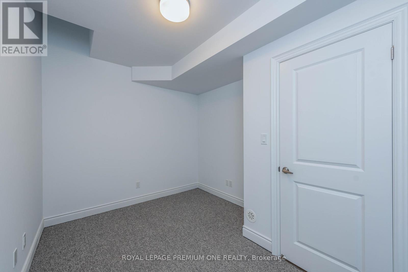 












149 - 55 LUNAR CRESCENT

,
Mississauga,




Ontario
L5M2R2

