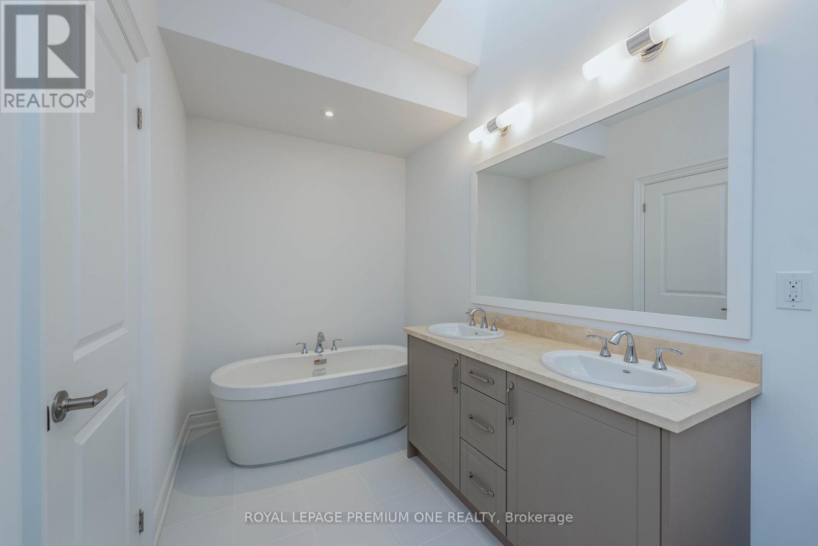 












149 - 55 LUNAR CRESCENT

,
Mississauga,




Ontario
L5M2R2

