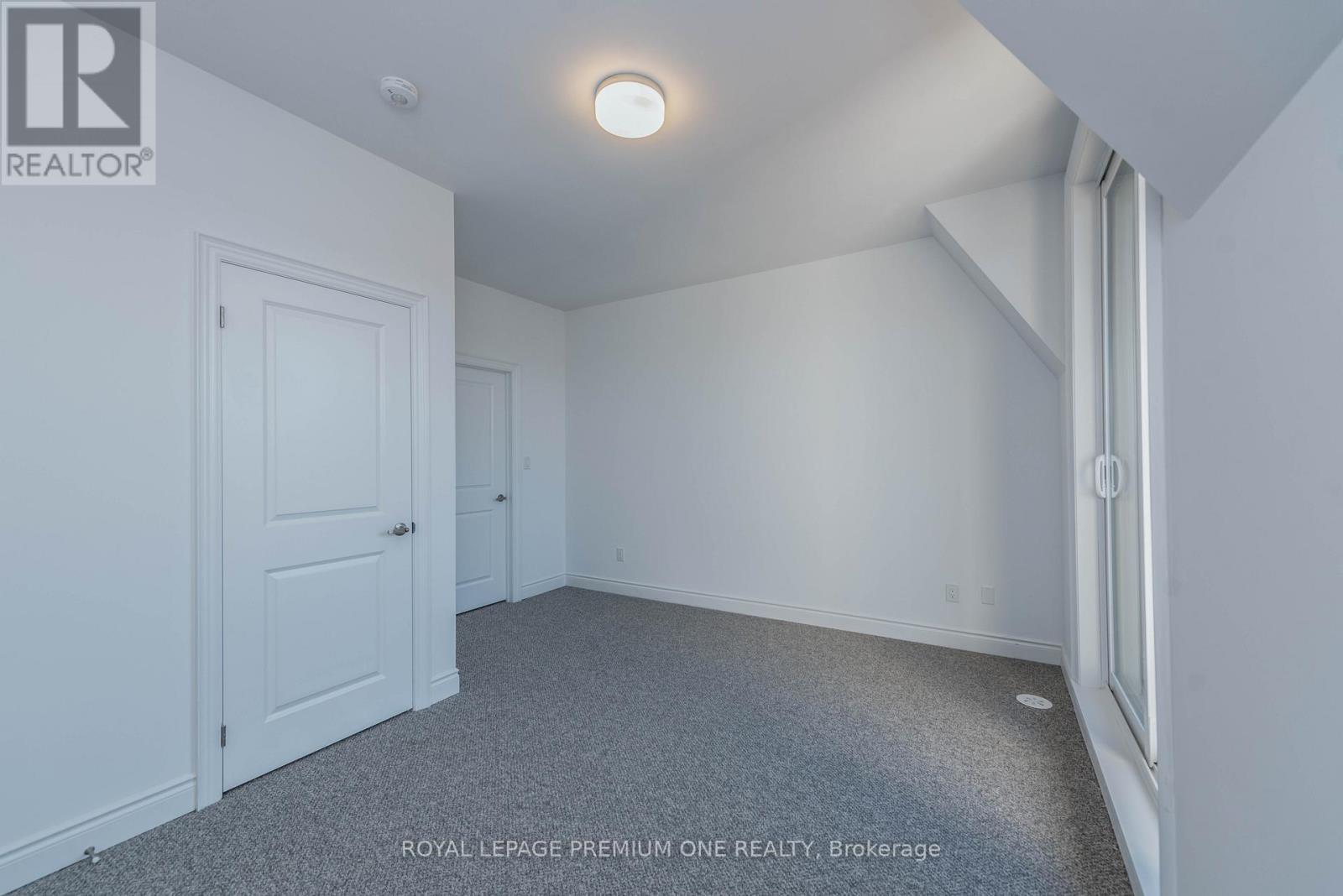 












149 - 55 LUNAR CRESCENT

,
Mississauga,




Ontario
L5M2R2


