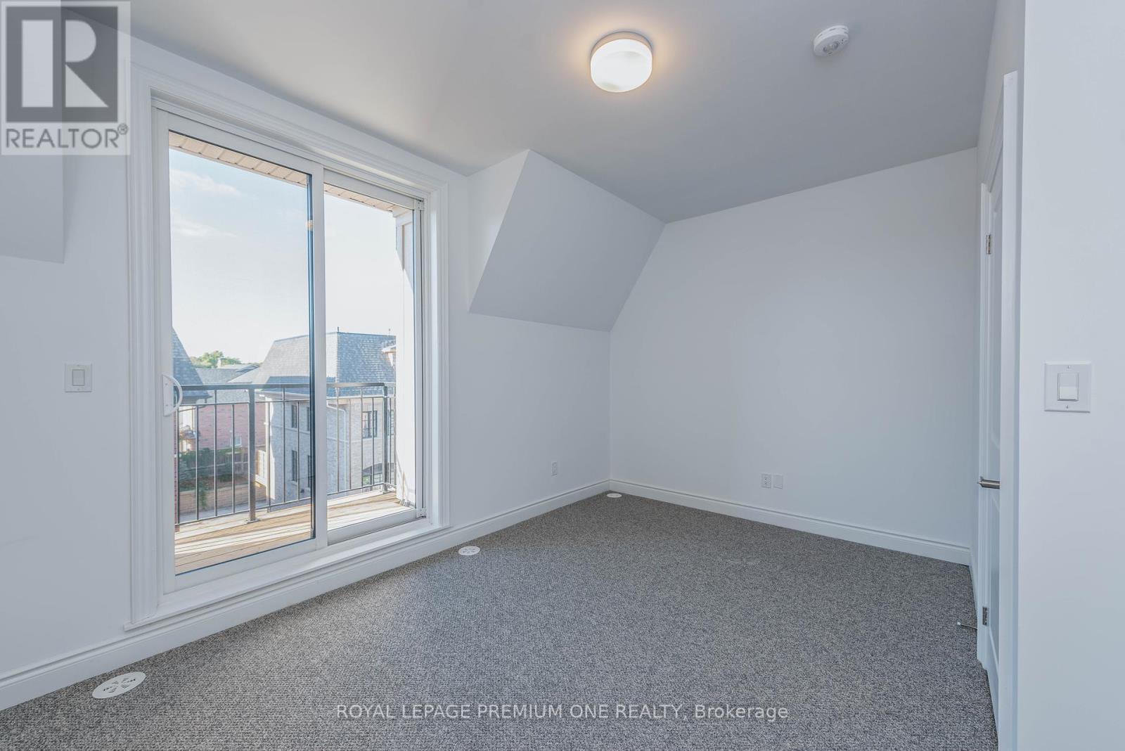 












149 - 55 LUNAR CRESCENT

,
Mississauga,




Ontario
L5M2R2

