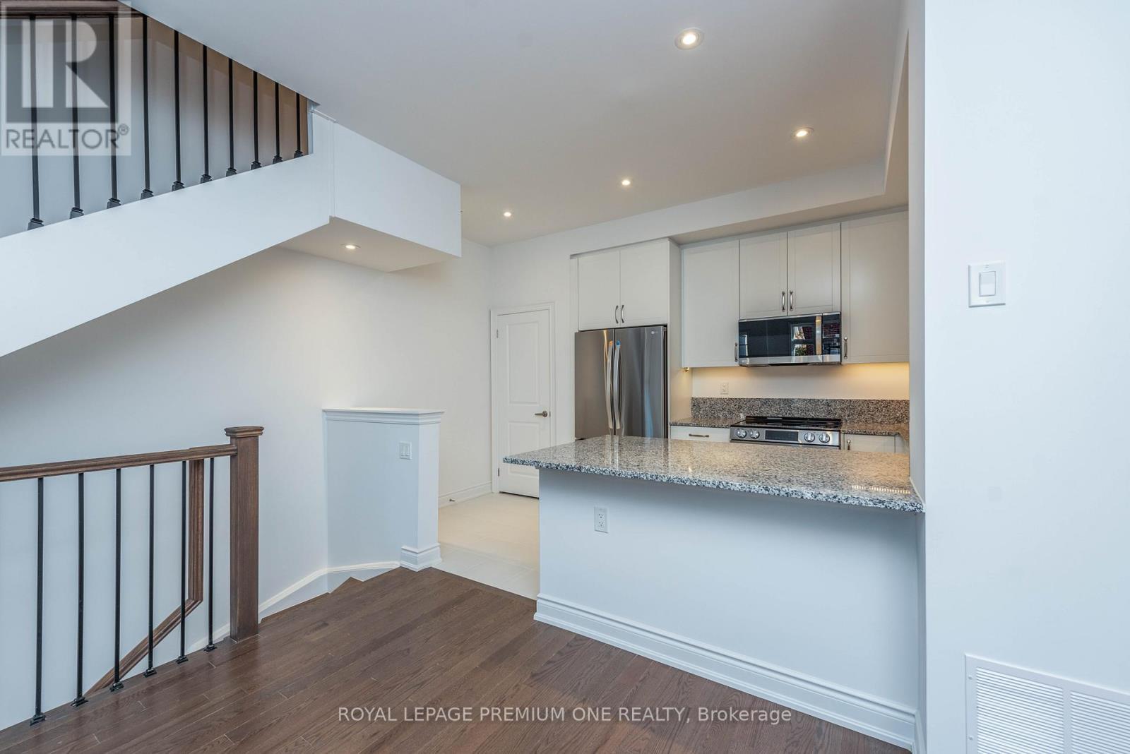 












149 - 55 LUNAR CRESCENT

,
Mississauga,




Ontario
L5M2R2

