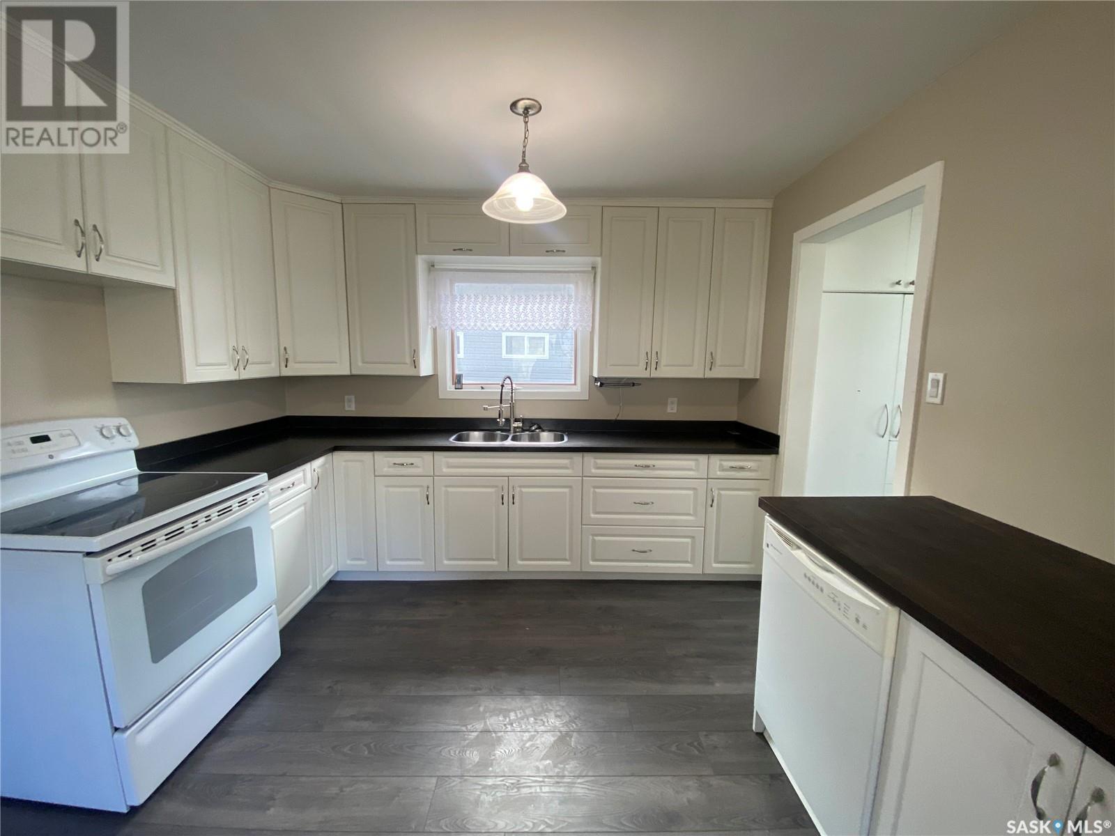 












203 1st AVENUE E

,
Kindersley,




Saskatchewan
S0L1S0

