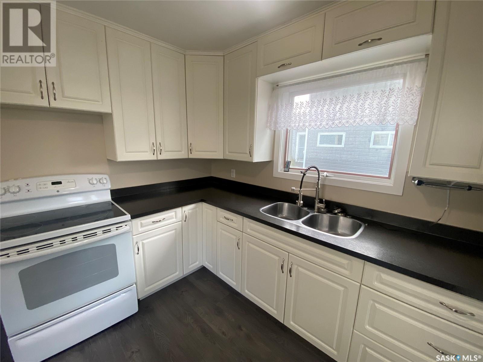 












203 1st AVENUE E

,
Kindersley,




Saskatchewan
S0L1S0

