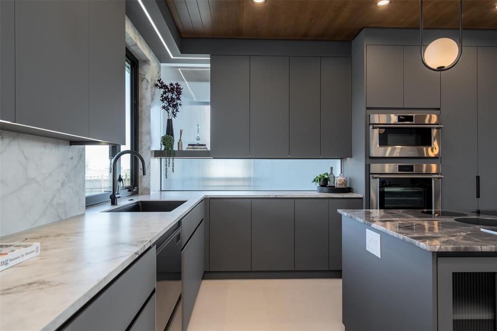 












2 Woodland Lane

,
Headingley,




Manitoba
R4H0G3

