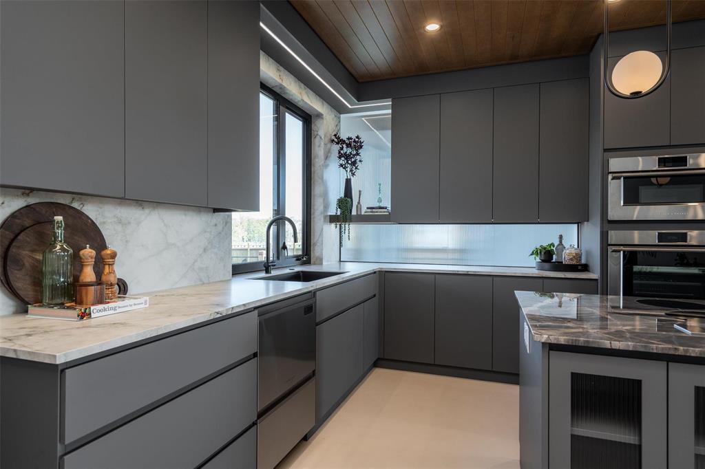 












2 Woodland Lane

,
Headingley,




Manitoba
R4H0G3

