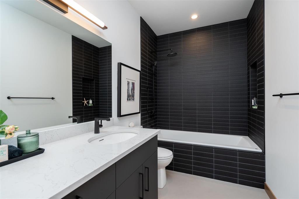 












2 Woodland Lane

,
Headingley,




Manitoba
R4H0G3

