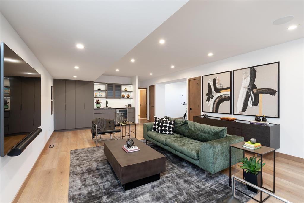 












2 Woodland Lane

,
Headingley,




Manitoba
R4H0G3

