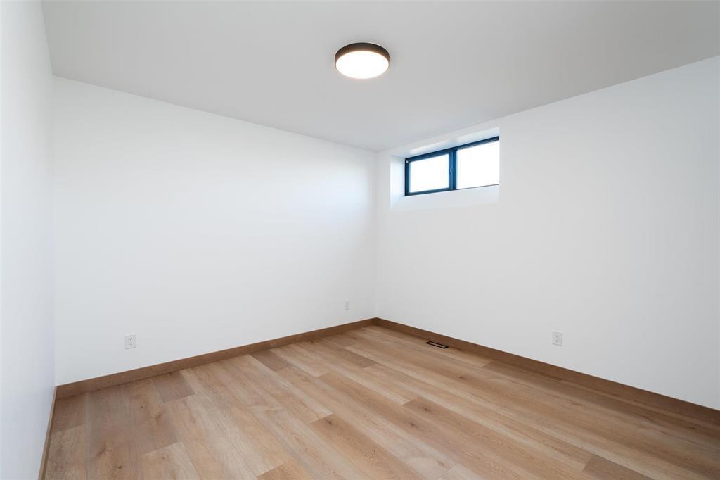 












2 Woodland Lane

,
Headingley,




Manitoba
R4H0G3

