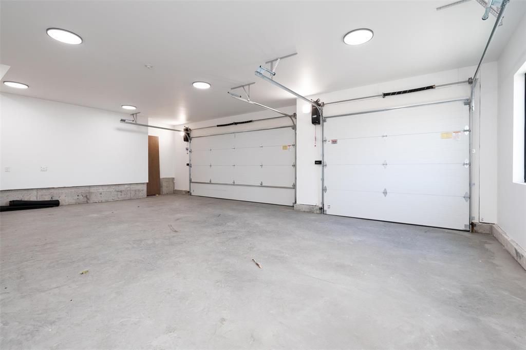












2 Woodland Lane

,
Headingley,




Manitoba
R4H0G3


