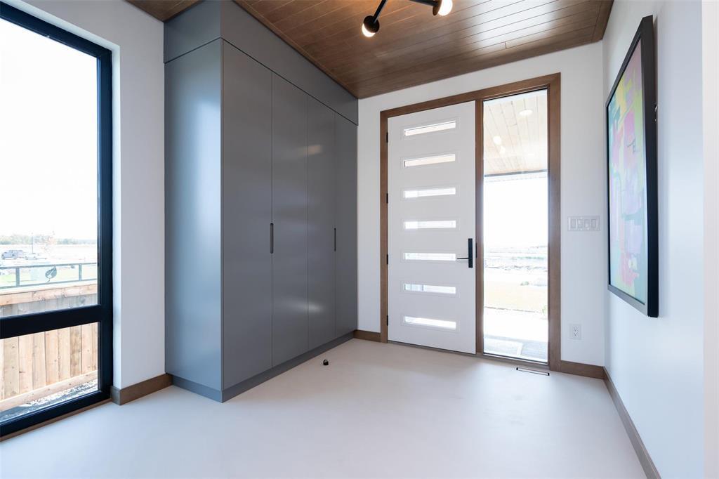 












2 Woodland Lane

,
Headingley,




Manitoba
R4H0G3

