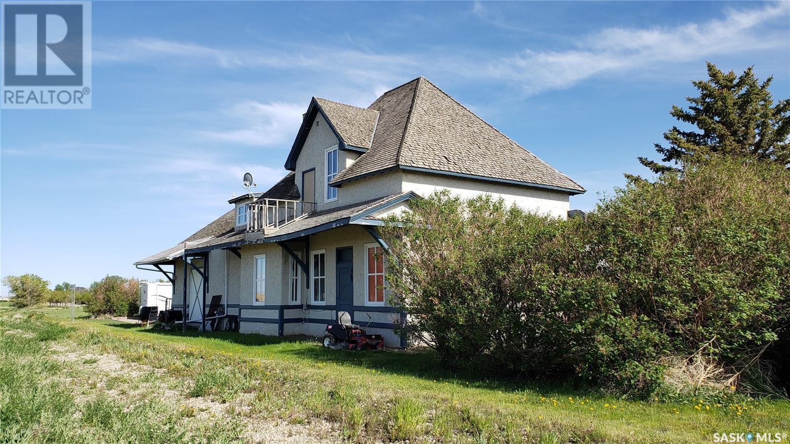 












700 Main STREET E

,
Gravelbourg,




Saskatchewan
S0H1X0

