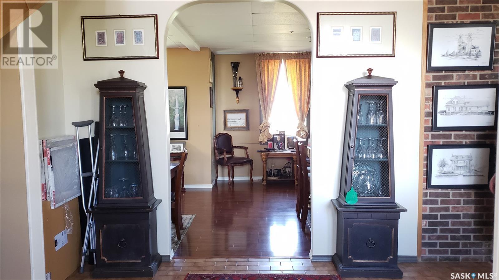 












700 Main STREET E

,
Gravelbourg,




Saskatchewan
S0H1X0

