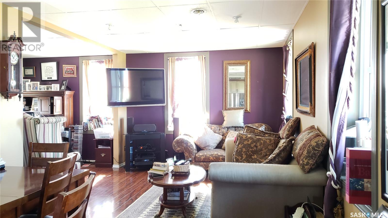 












700 Main STREET E

,
Gravelbourg,




Saskatchewan
S0H1X0

