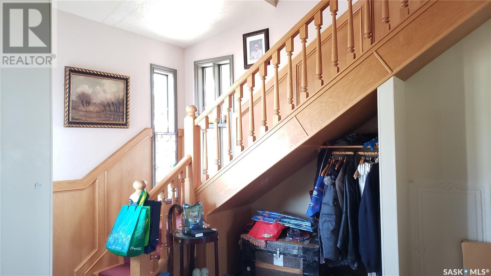 












700 Main STREET E

,
Gravelbourg,




Saskatchewan
S0H1X0

