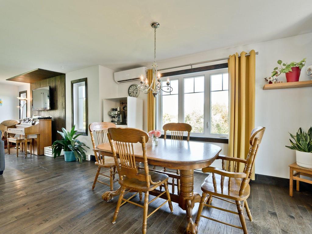 









238


Rue Principale

,
Saint-François-Xavier-de-Brompton,




QC
J0B2V0

