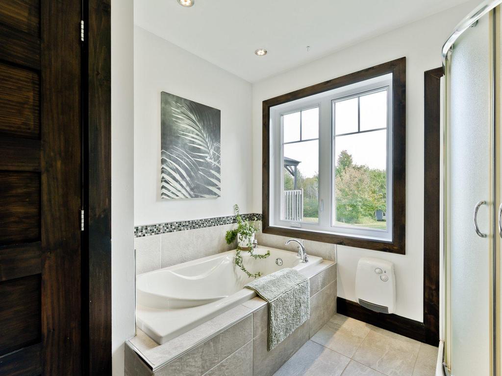 









238


Rue Principale

,
Saint-François-Xavier-de-Brompton,




QC
J0B2V0

