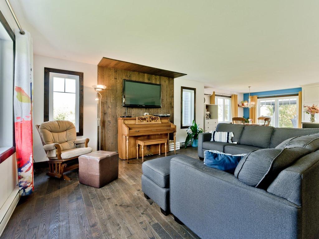









238


Rue Principale

,
Saint-François-Xavier-de-Brompton,




QC
J0B2V0

