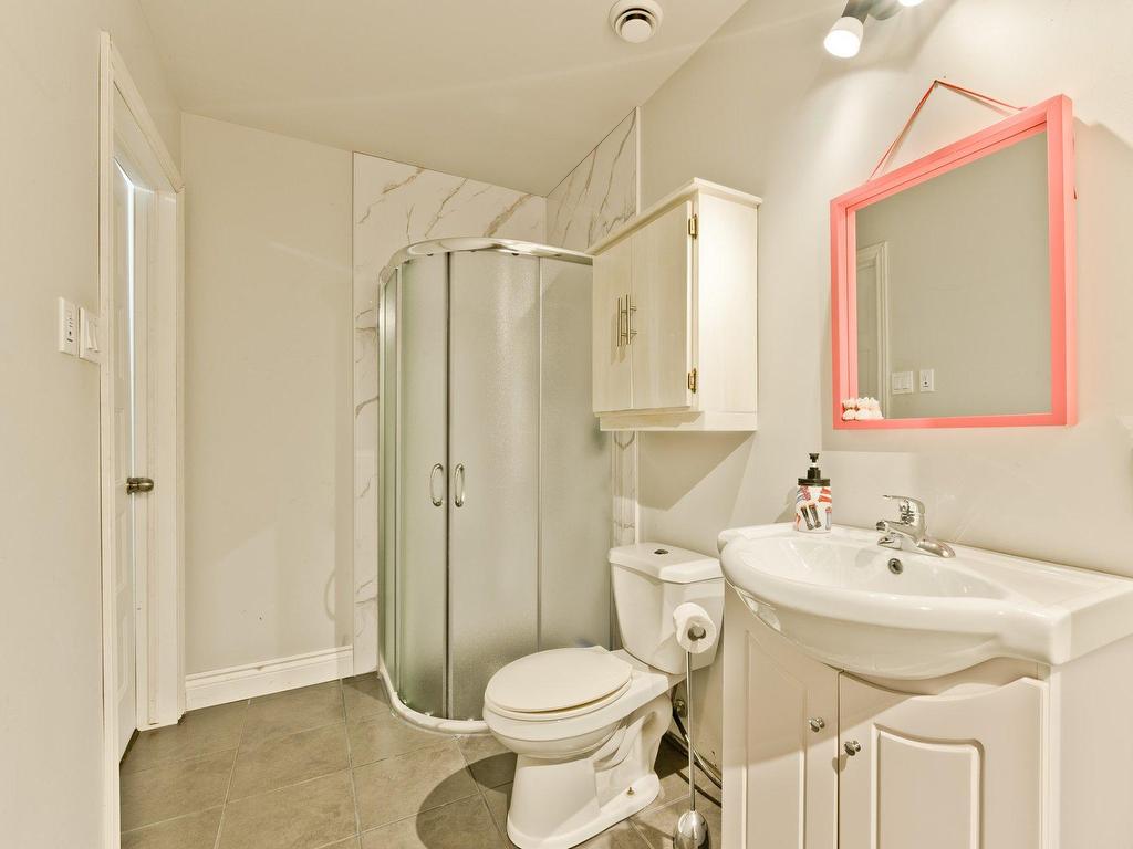 









238


Rue Principale

,
Saint-François-Xavier-de-Brompton,




QC
J0B2V0

