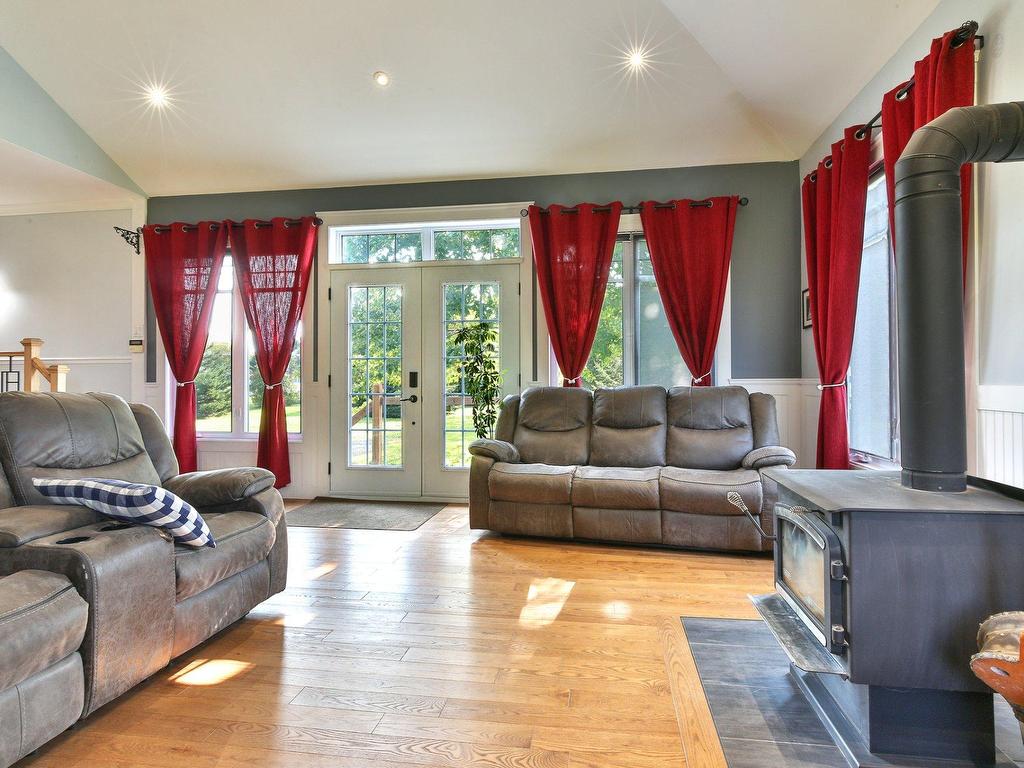 









2090


Ch. de la Grande-Ligne

,
Saint-Alexandre,




QC
J0J1S0

