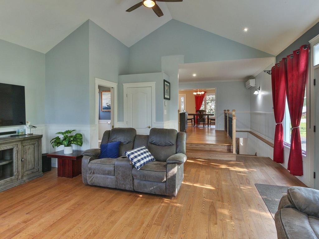 









2090


Ch. de la Grande-Ligne

,
Saint-Alexandre,




QC
J0J1S0

