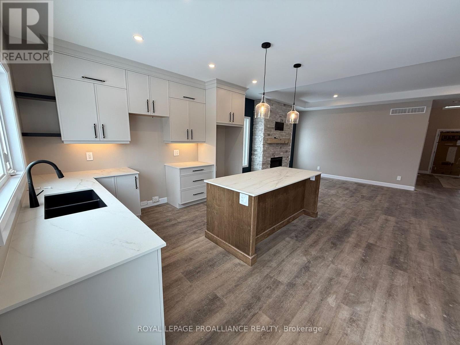 












60 HASTINGS PARK DRIVE

,
Belleville (Belleville Ward),




Ontario
K8P0H7

