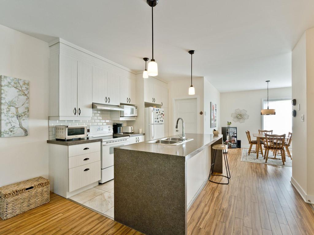 









1617

 - 1623


Rue Principale E.

,
Magog,




QC
J1X1Z8

