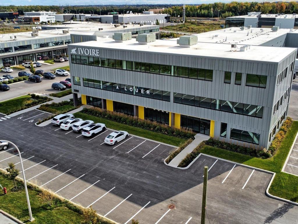 









3351


Av. de la Gare

, 300,
Mascouche,




QC
J6W6M1

