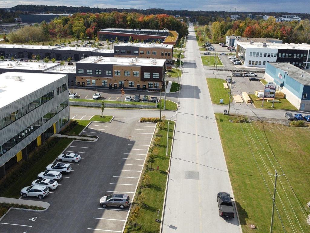 









3351


Av. de la Gare

, 300,
Mascouche,




QC
J6W6M1

