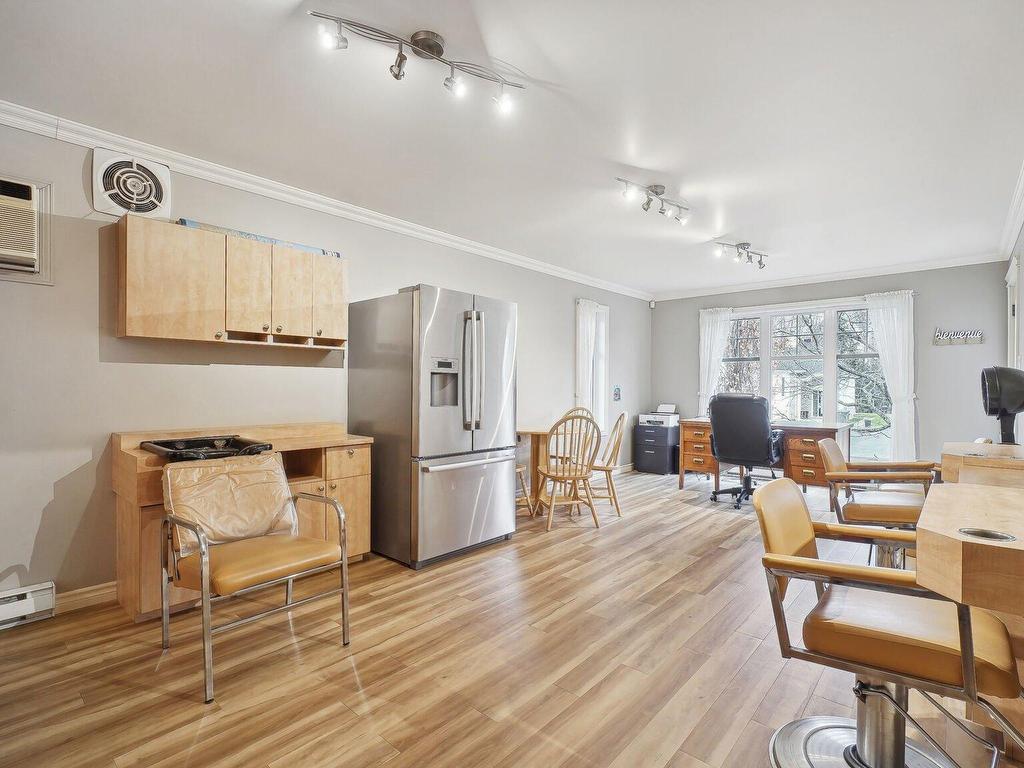









1218


Rue Nancy

,
Saint-Jérôme,




QC
J5L2P9

