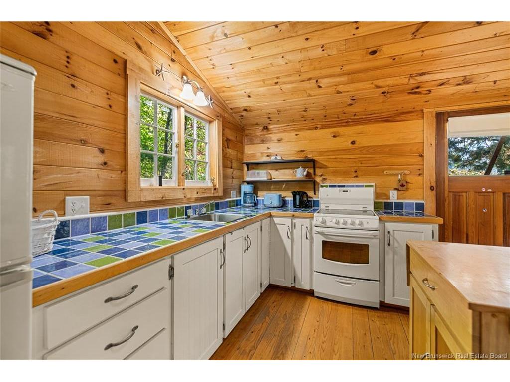 









23


Duke

,
Pointe-Du-Chêne,




NB
E4P 4C9

