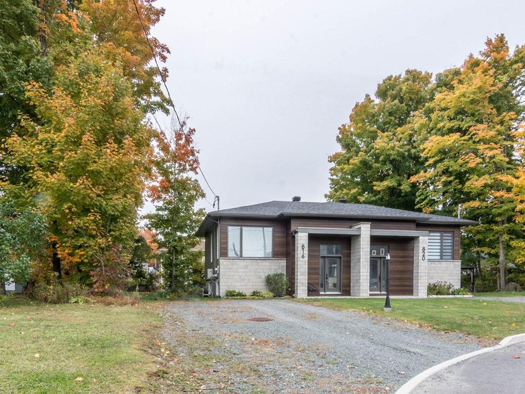 









816


Place de Quénéblay

,
Roxton Pond,




QC
J0E1Z0

