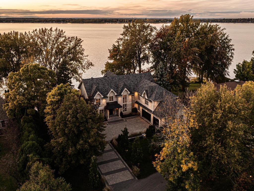 









18


Tsse Pagé

,
Montréal (L'Île-Bizard/Sainte-Geneviève),




QC
H9E1N7

