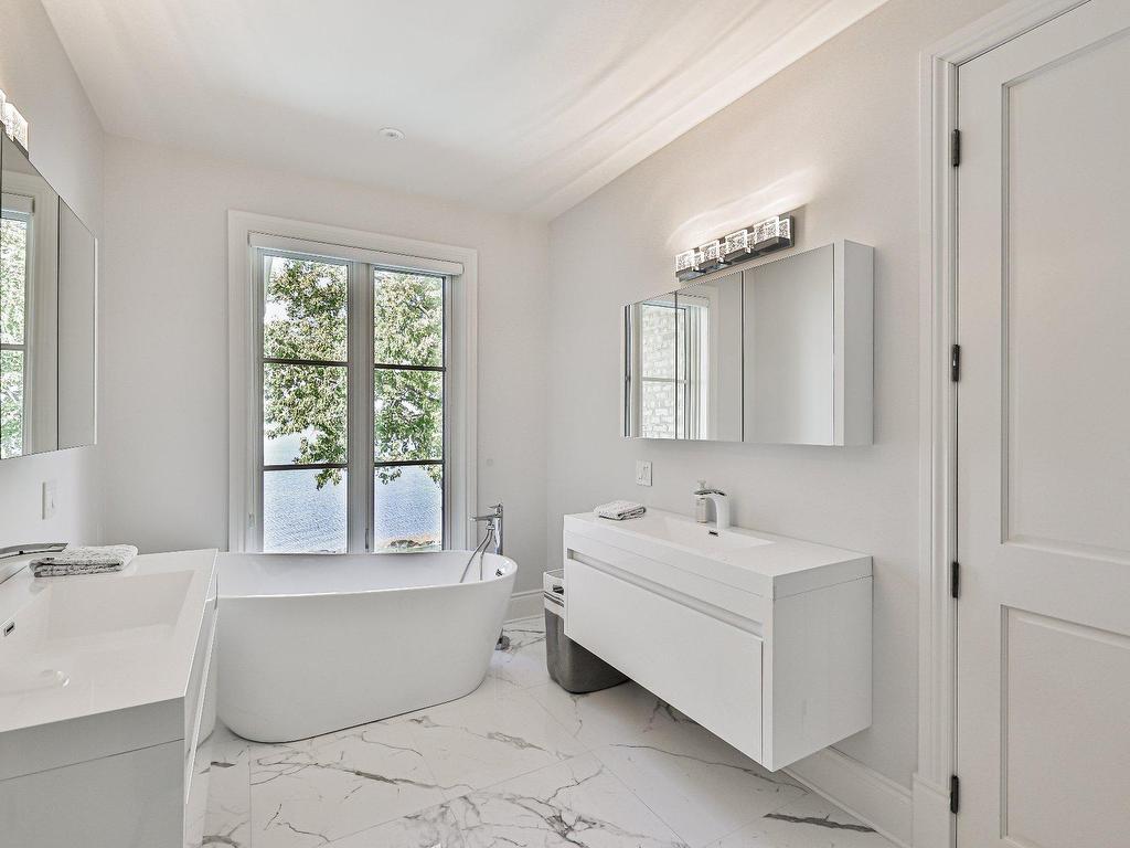 









18


Tsse Pagé

,
Montréal (L'Île-Bizard/Sainte-Geneviève),




QC
H9E1N7

