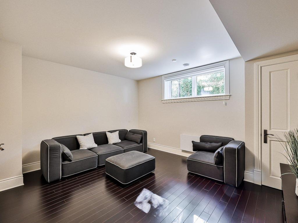 









18


Tsse Pagé

,
Montréal (L'Île-Bizard/Sainte-Geneviève),




QC
H9E1N7

