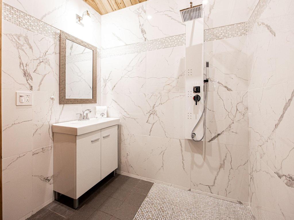 









18


Tsse Pagé

,
Montréal (L'Île-Bizard/Sainte-Geneviève),




QC
H9E1N7


