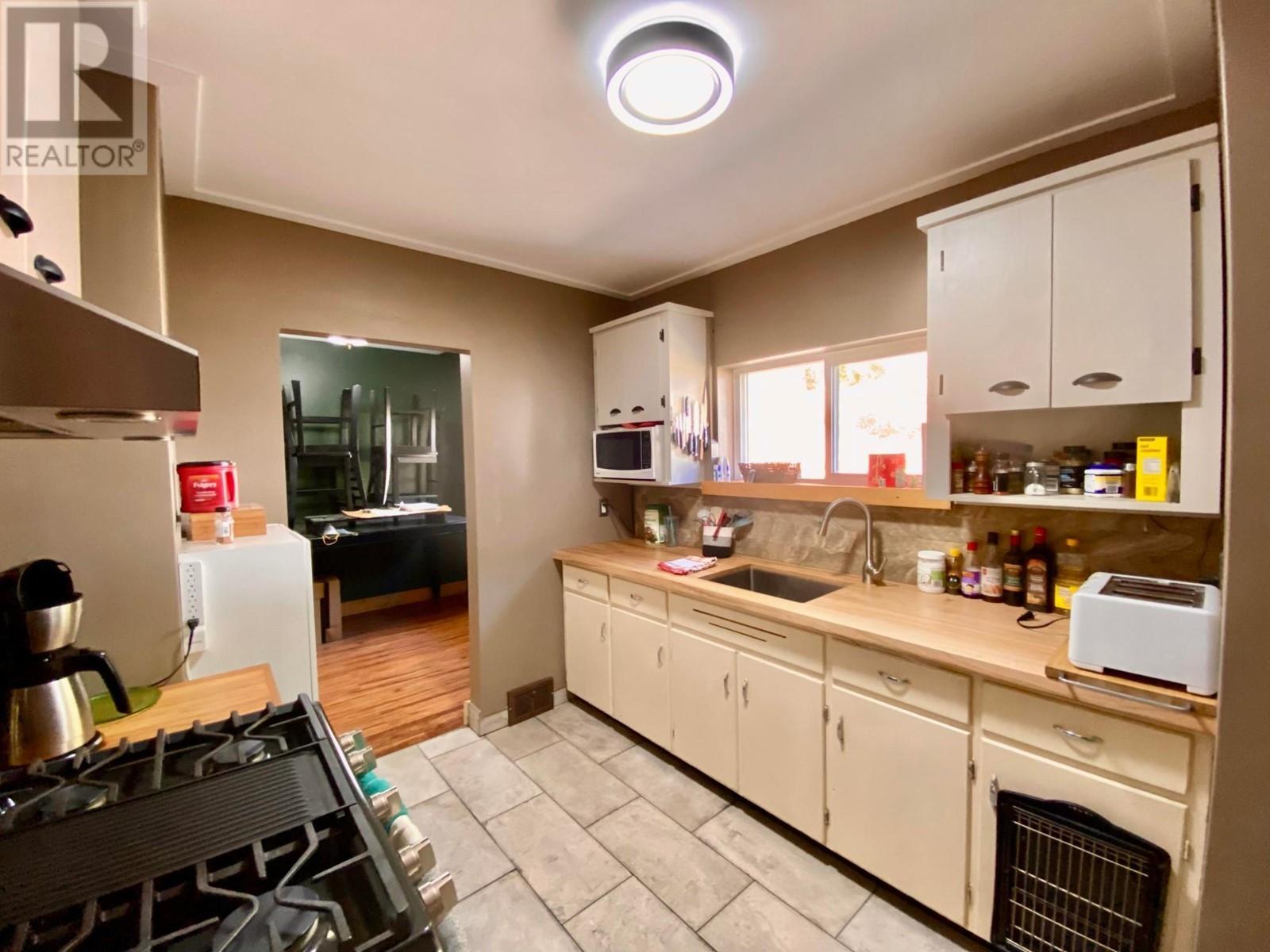 












6927 CUSTOMS Road

,
Kingsgate,




British Columbia
V0B1V1

