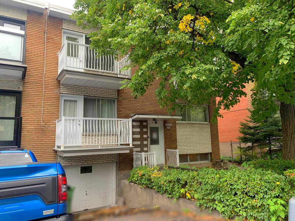 









6885

 - 6889


44e Avenue

,
Montréal (Rosemont/La Petite-Patrie),




QC
H1T2P3

