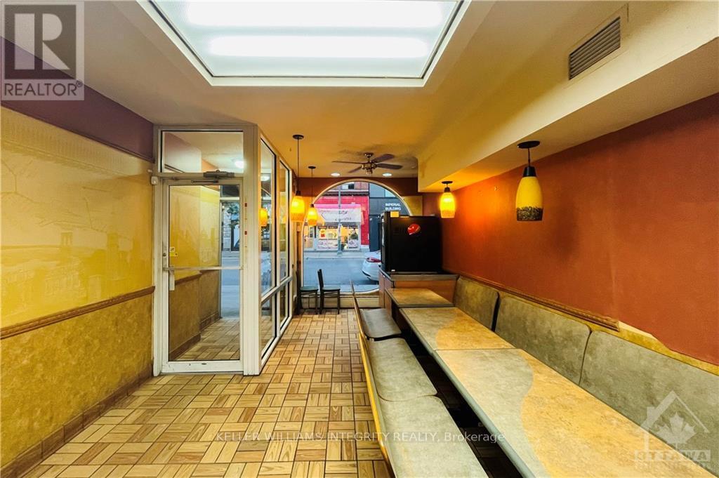 












1 - 248 BANK STREET

,
Ottawa,




Ontario
K2P1X4

