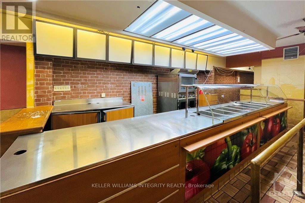 












1 - 248 BANK STREET

,
Ottawa,




Ontario
K2P1X4

