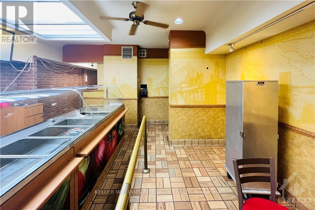 












1 - 248 BANK STREET

,
Ottawa,




Ontario
K2P1X4


