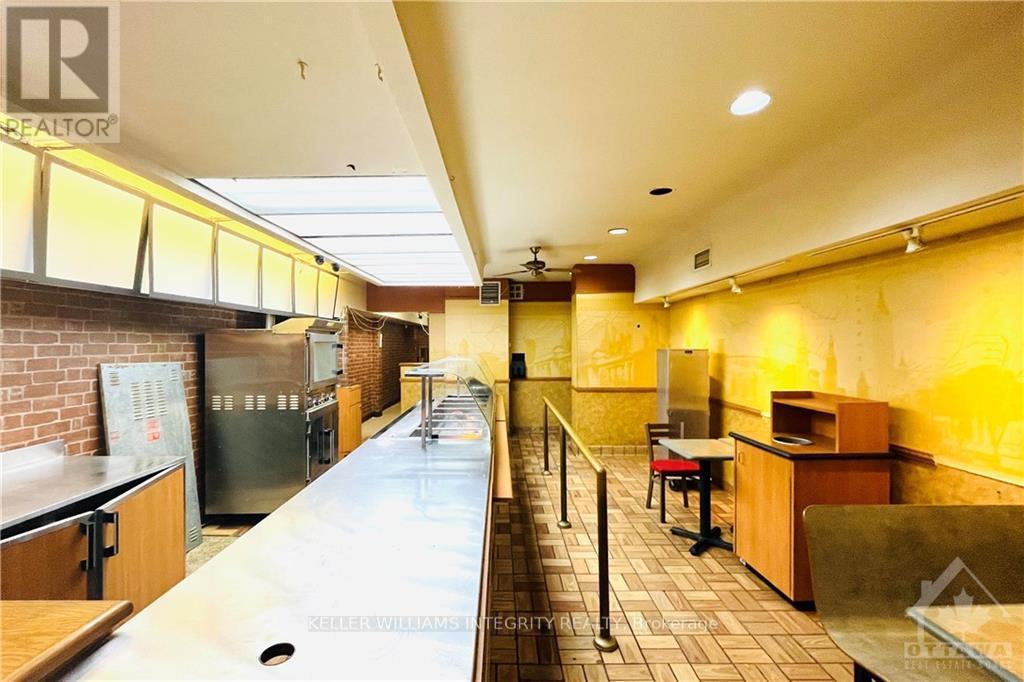 












1 - 248 BANK STREET

,
Ottawa,




Ontario
K2P1X4

