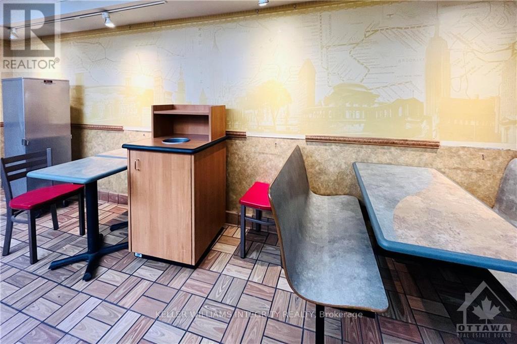 












1 - 248 BANK STREET

,
Ottawa,




Ontario
K2P1X4

