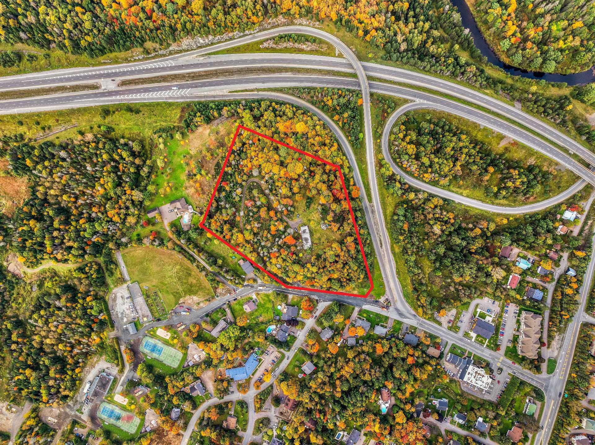 









1325


Rue du Bourg-Joli

,
Sainte-Adèle,







QC
J8B1W8

