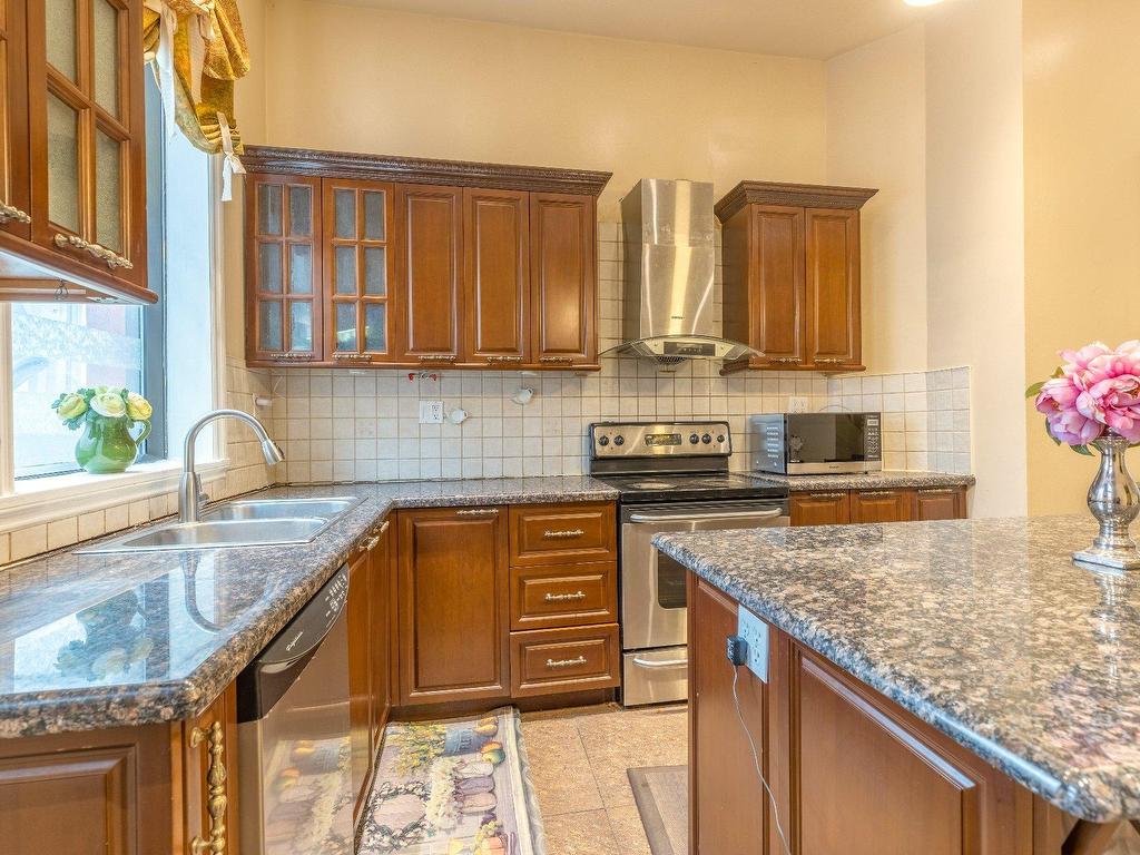 









1587


Av. du Docteur-Penfield

,
Montréal (Ville-Marie),




QC
H3G1C6

