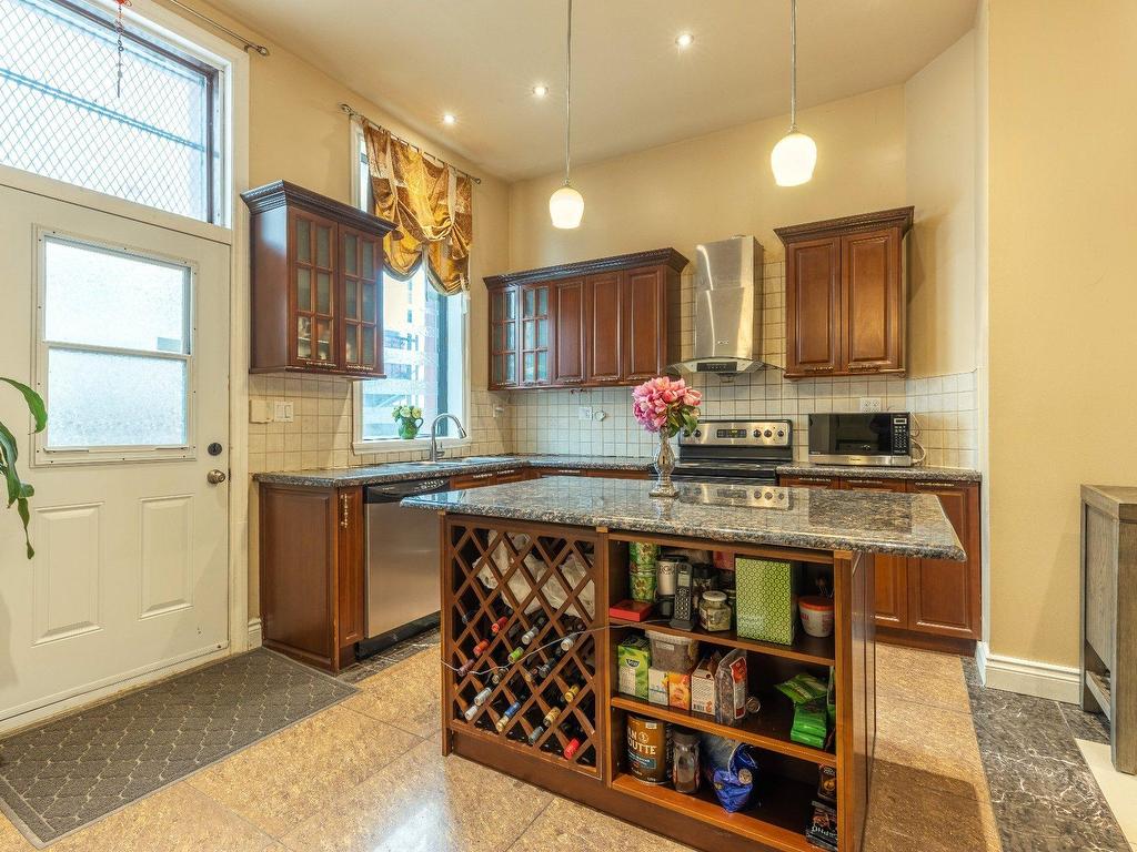 









1587


Av. du Docteur-Penfield

,
Montréal (Ville-Marie),




QC
H3G1C6

