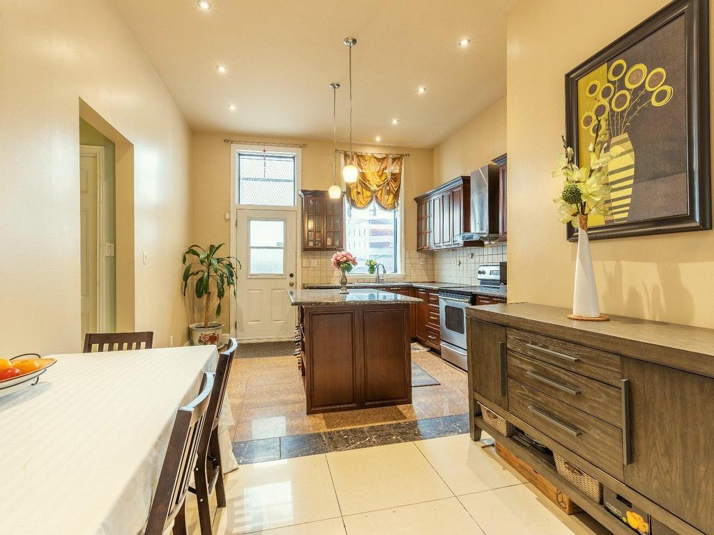 









1587


Av. du Docteur-Penfield

,
Montréal (Ville-Marie),




QC
H3G1C6

