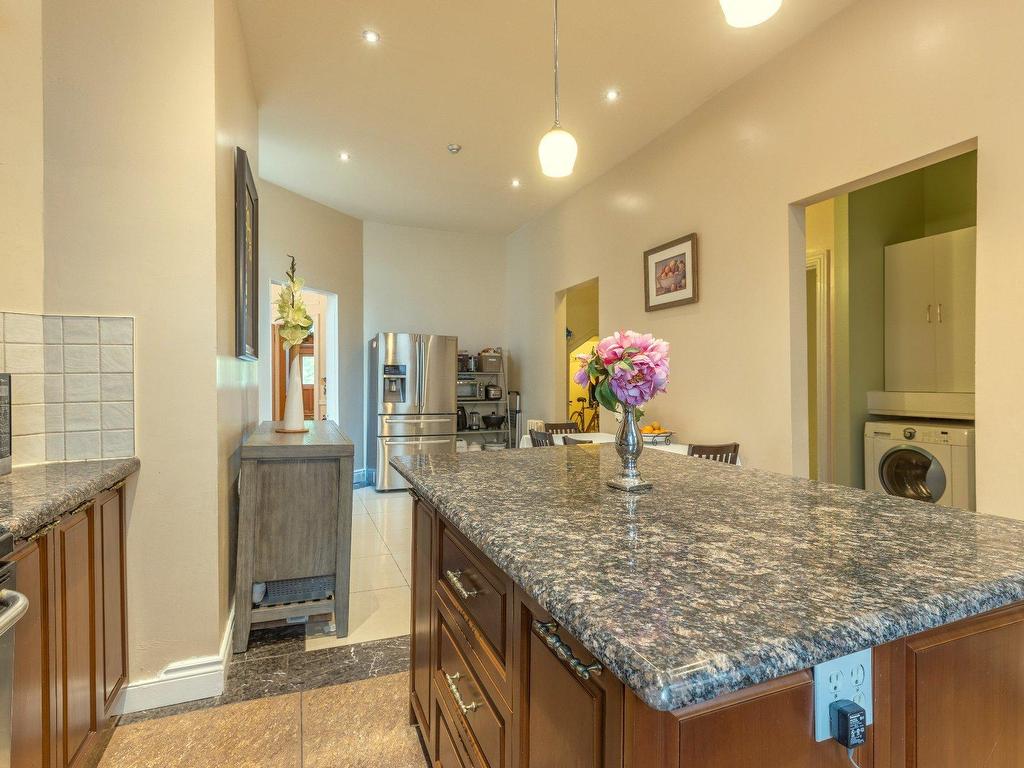 









1587


Av. du Docteur-Penfield

,
Montréal (Ville-Marie),




QC
H3G1C6

